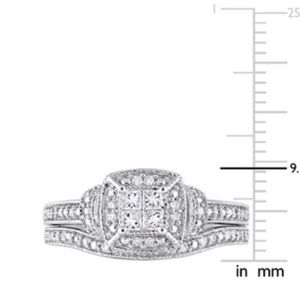 Delamore 1/3 CT Princess and Round Diamonds TW 10k
White Gold Bridal Set, Size 7